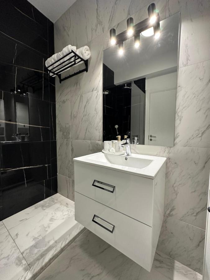 Studio303 By Allegio: Mamaia'S Seaside Luxury Near Finest Clubs & Beaches Extérieur photo