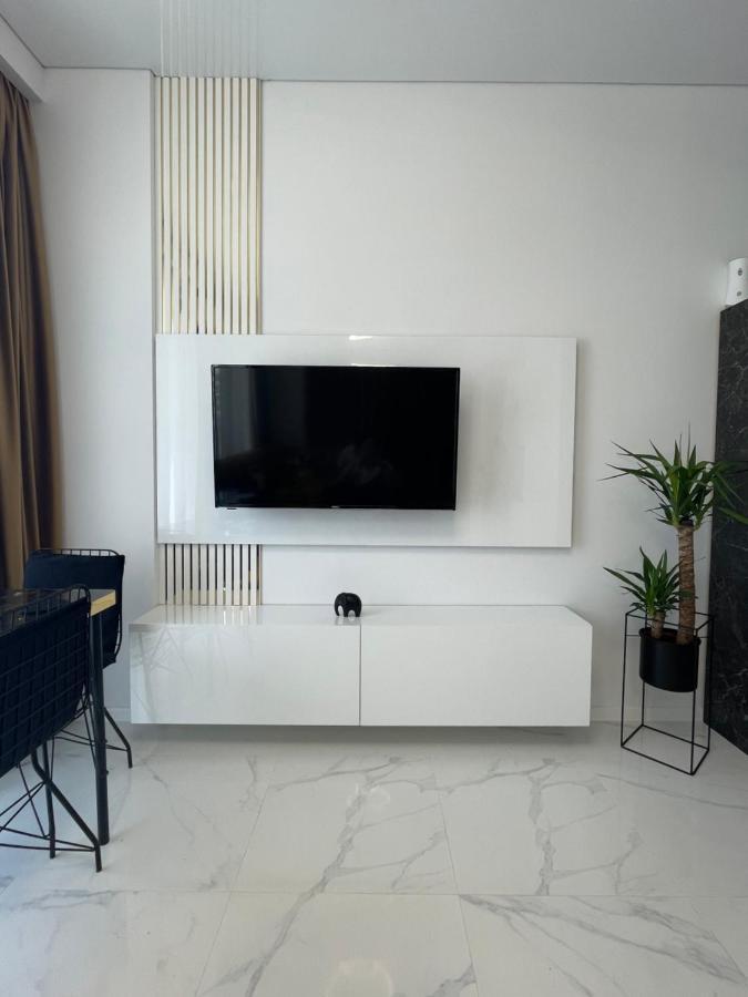 Studio303 By Allegio: Mamaia'S Seaside Luxury Near Finest Clubs & Beaches Extérieur photo